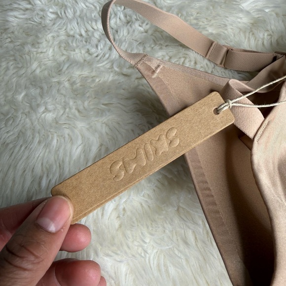 NWT Skims Wireless Form Push Up Plunge Bra Clay Tan Women Size 36DD - Picture 6 of 13